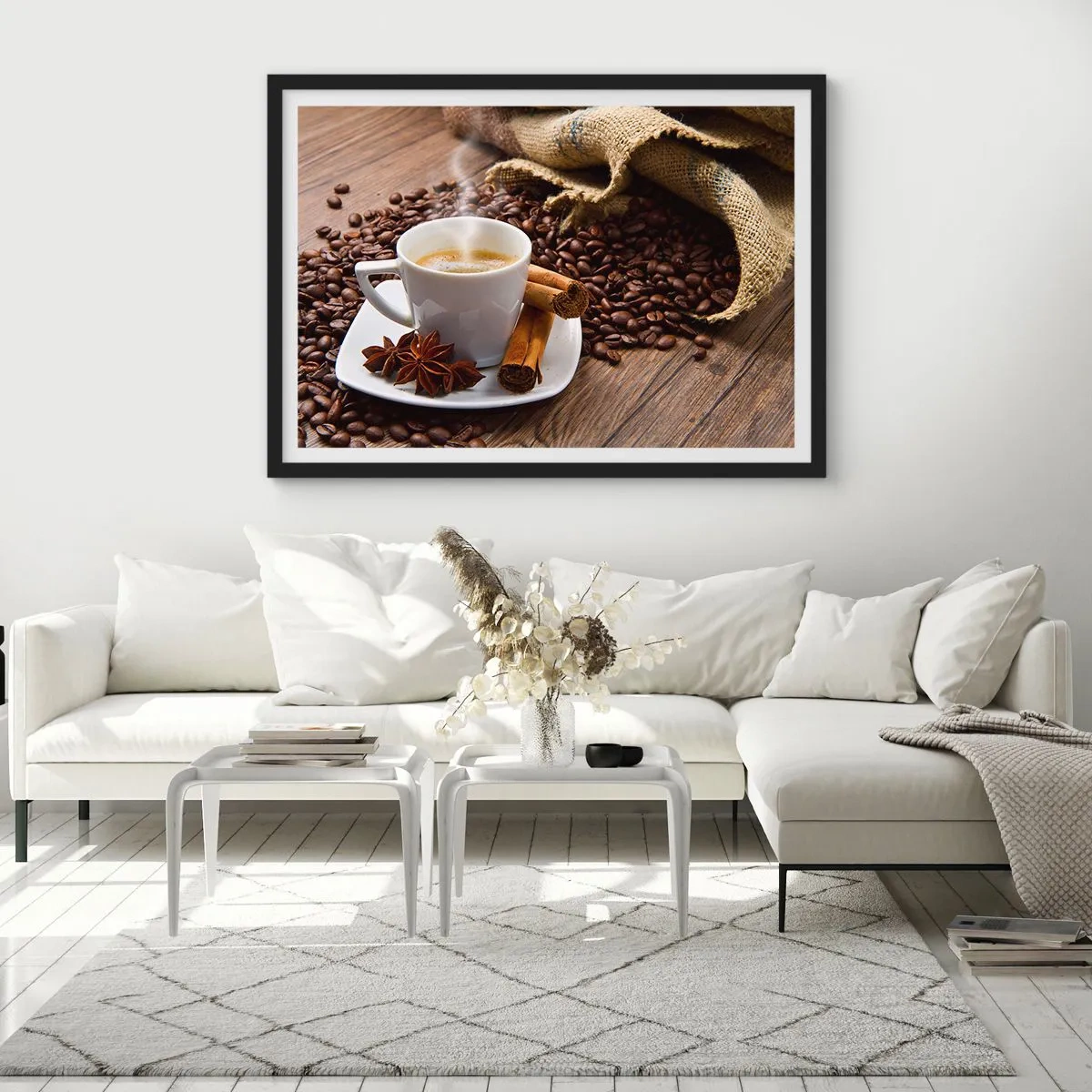 Poster in cornice nera - Una tazza di caffè con cannella e anice su uno sfondo di chicchi di caffè - 70x50cm - Sapore e profumo speziato - Decorazione murale moderna per soggiorno e camera da letto ARTTOR