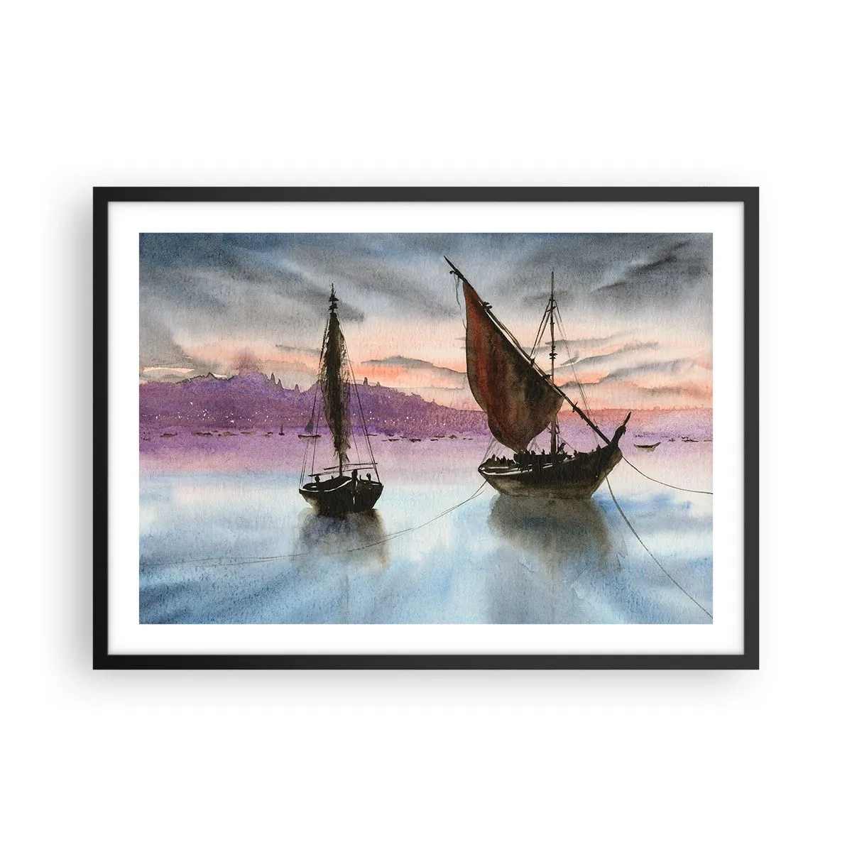 Poster in cornice nera - Due velieri ormeggiati in acque calme al tramonto - 70x50cm - La sera nel porto - Decorazione murale moderna per soggiorno e camera da letto ARTTOR