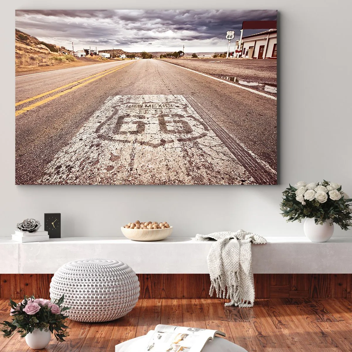 Quadro su tela - Stampe su Tela - Route 66 in un clima desertico con un cielo pittoresco - 120x80cm - La Route 66: una leggenda americana - Decorazione murale moderna per soggiorno e camera da letto ARTTOR