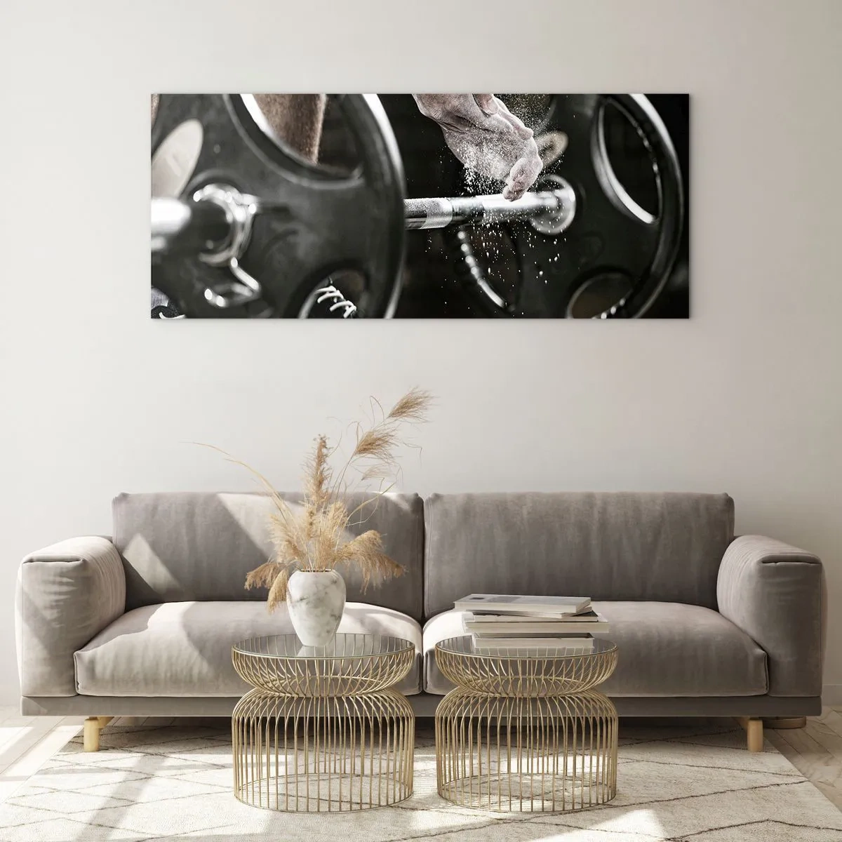 Quadro su vetro - Manubri e mani di un atleta che si preparano per l'allenamento - 120x50cm - Sfida accettata! - Decorazione murale moderna per soggiorno e camera da letto ARTTOR