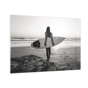 Quadro su vetro - Donna con una tavola da surf sulla spiaggia all'alba - 100x70cm - La figlia dell'onda marina - Decorazione murale moderna per soggiorno e camera da letto ARTTOR