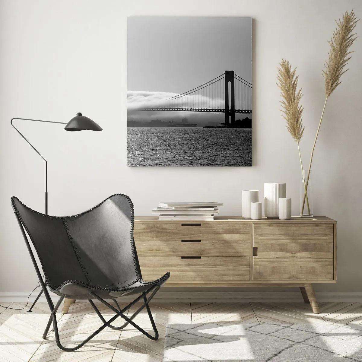 Quadro su vetro - Un ponte in bianco e nero con nebbia sull'acqua - 50x70cm - Navigare attraverso la Porta d'Oro - Decorazione murale moderna per soggiorno e camera da letto ARTTOR