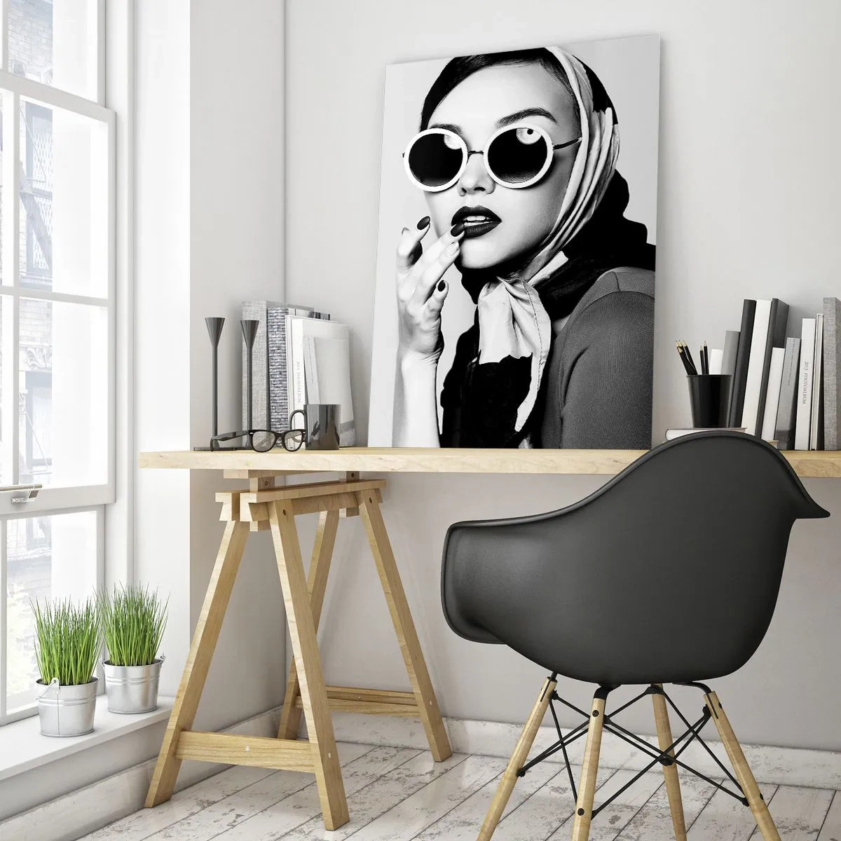 Quadro su vetro - Ritratto in bianco e nero di una donna che indossa occhiali e un foulard - 80x120cm - Saluti dagli anni '60 - Decorazione murale moderna per soggiorno e camera da letto ARTTOR