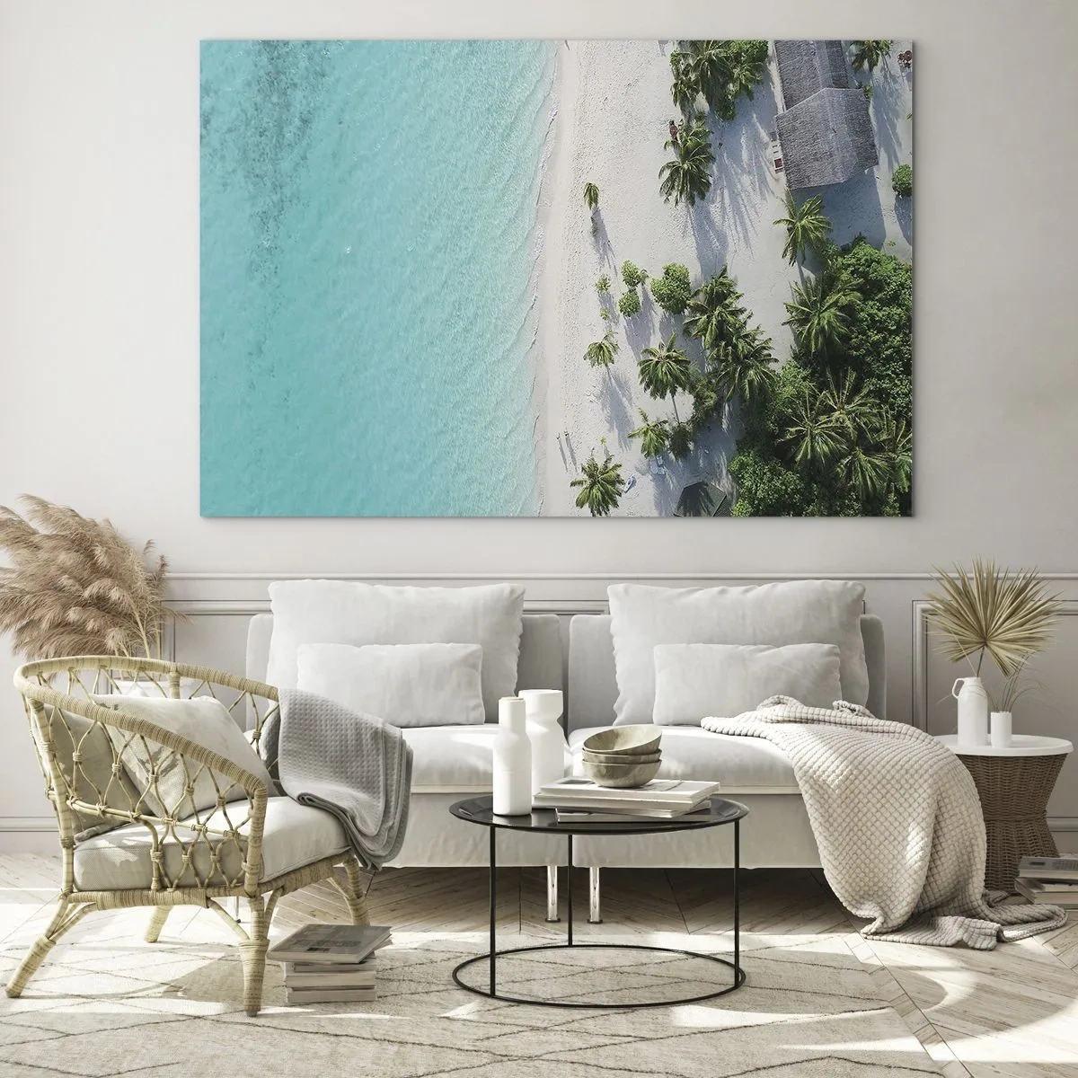 Quadro su vetro - Una vista a volo d'uccello di una spiaggia tropicale con palme e un mare turchese - 70x50cm - Vacanze in paradiso - Decorazione murale moderna per soggiorno e camera da letto ARTTOR