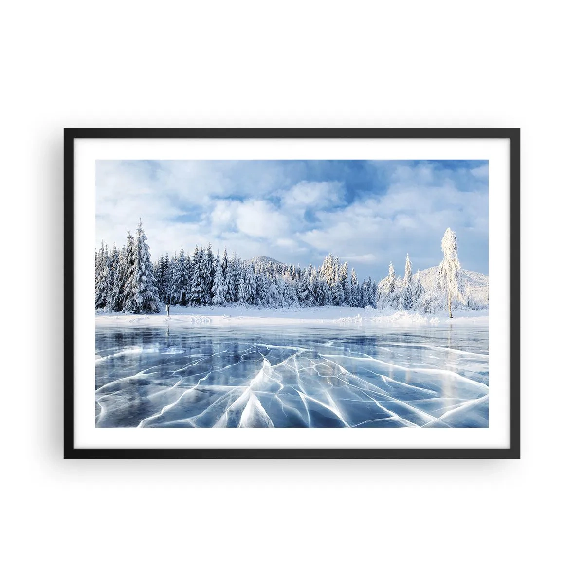 Poster in cornice nera - Un lago ghiacciato circondato da una foresta innevata - 70x50cm - Vista lucente e cristallina - Decorazione murale moderna per soggiorno e camera da letto ARTTOR