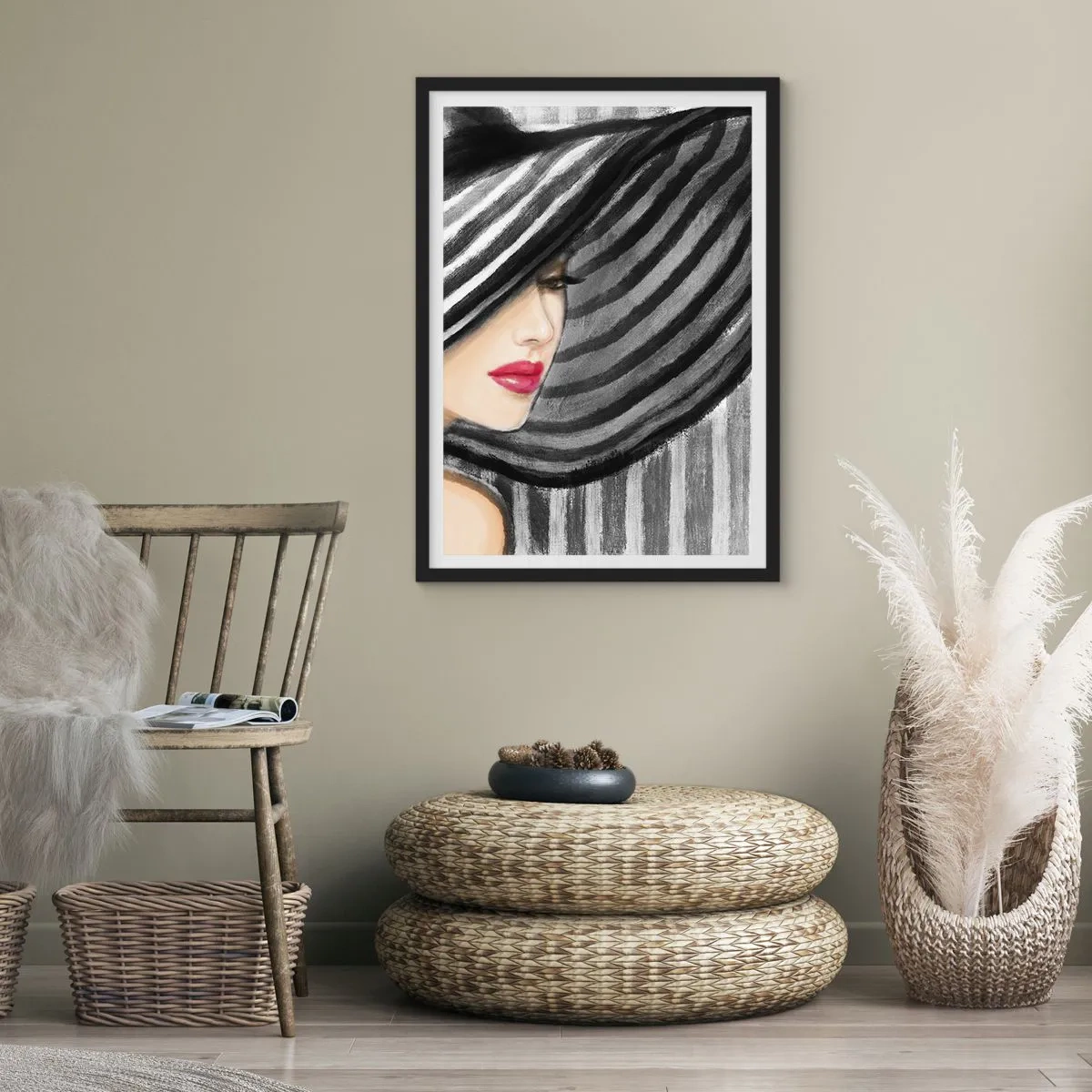 Poster in cornice nera - Una donna con un cappello largo e labbra rosse - 50x70cm - Dove trovarti? - Decorazione murale moderna per soggiorno e camera da letto ARTTOR