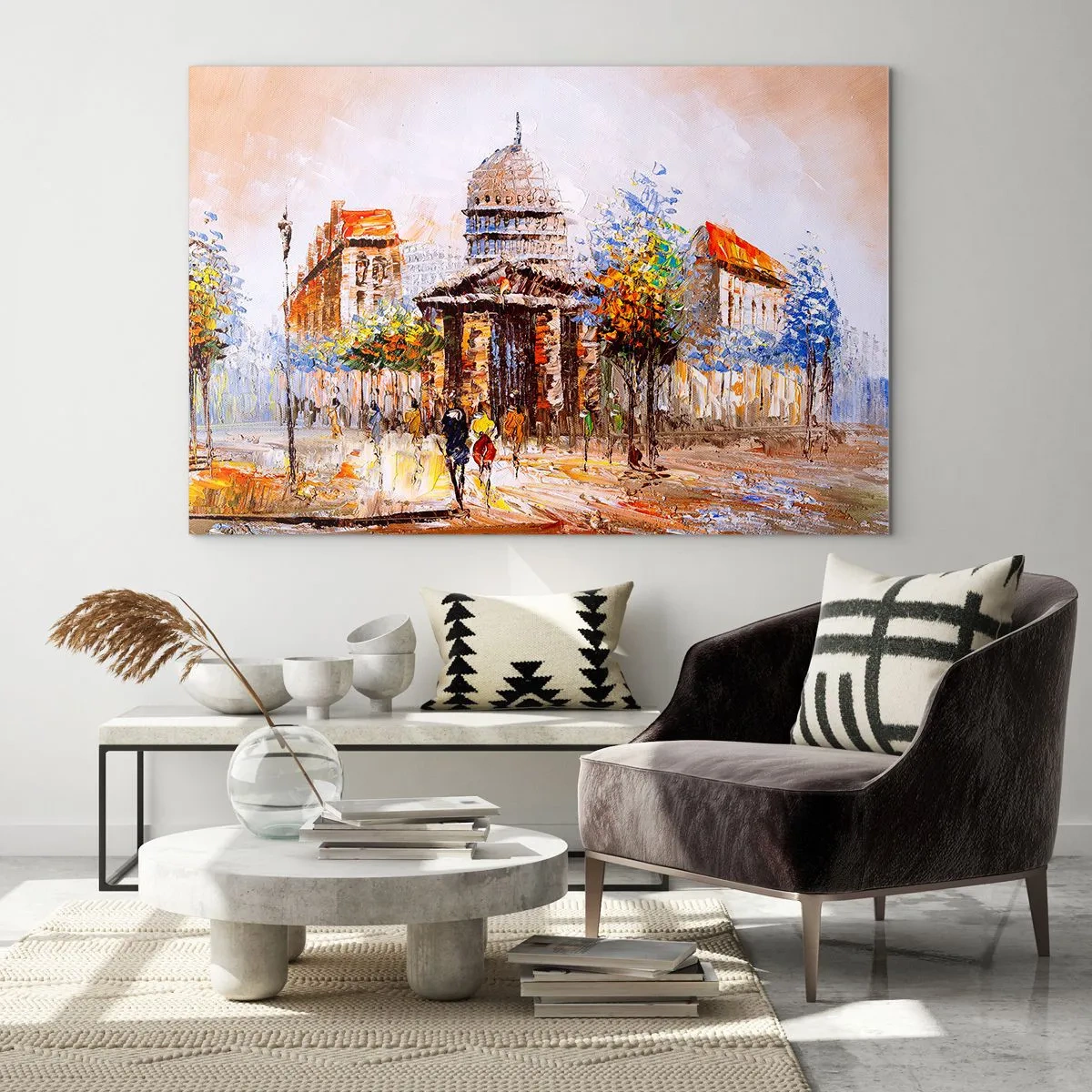 Quadro su vetro - Una pittoresca strada cittadina con un edificio storico sullo sfondo - 100x70cm - Passeggiata a Parigi - Decorazione murale moderna per soggiorno e camera da letto ARTTOR