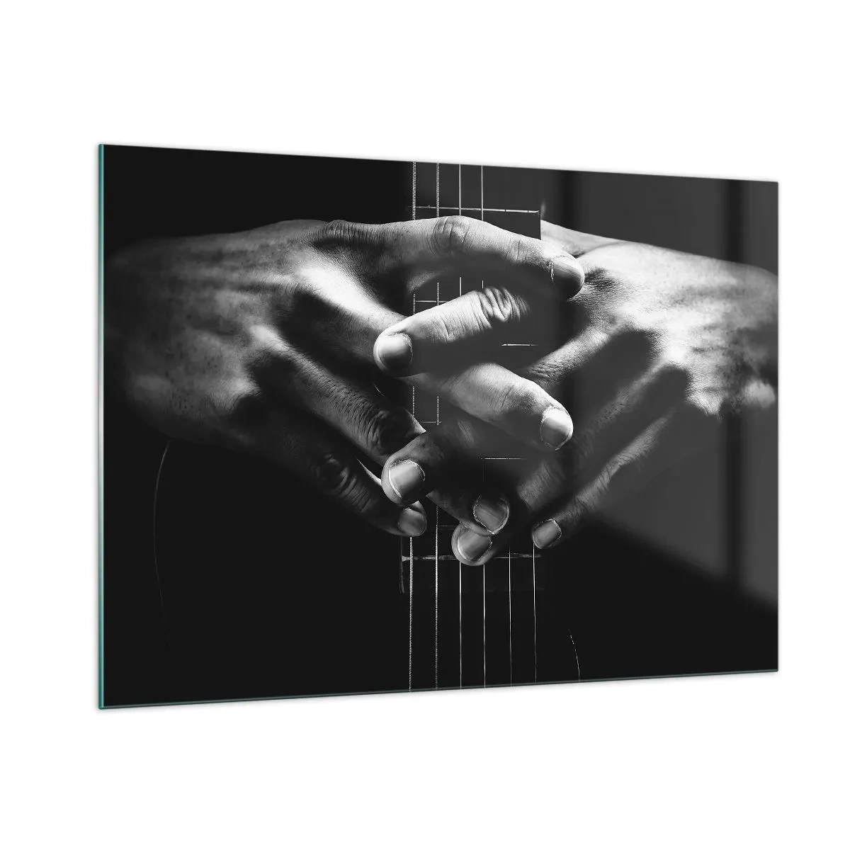 Quadro su vetro - Mani giunte appoggiate sul manico della chitarra in bianco e nero - 100x70cm - La preghiera dell'artista - Decorazione murale moderna per soggiorno e camera da letto ARTTOR