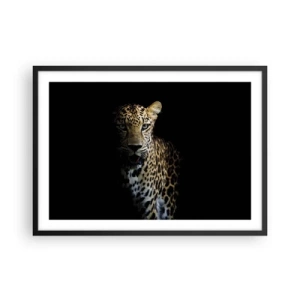 Poster in cornice nera - Un leopardo su sfondo scuro con sguardo intenso - 70x50cm - Bellezza tenebrosa - Decorazione murale moderna per soggiorno e camera da letto ARTTOR