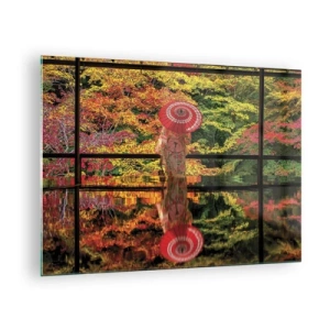 Quadro su vetro - Una donna in kimono con un ombrello sullo sfondo di un paesaggio autunnale, riflessa nell'acqua. - 70x50cm - Nel tempio della natura - Decorazione murale moderna per soggiorno e camera da letto ARTTOR