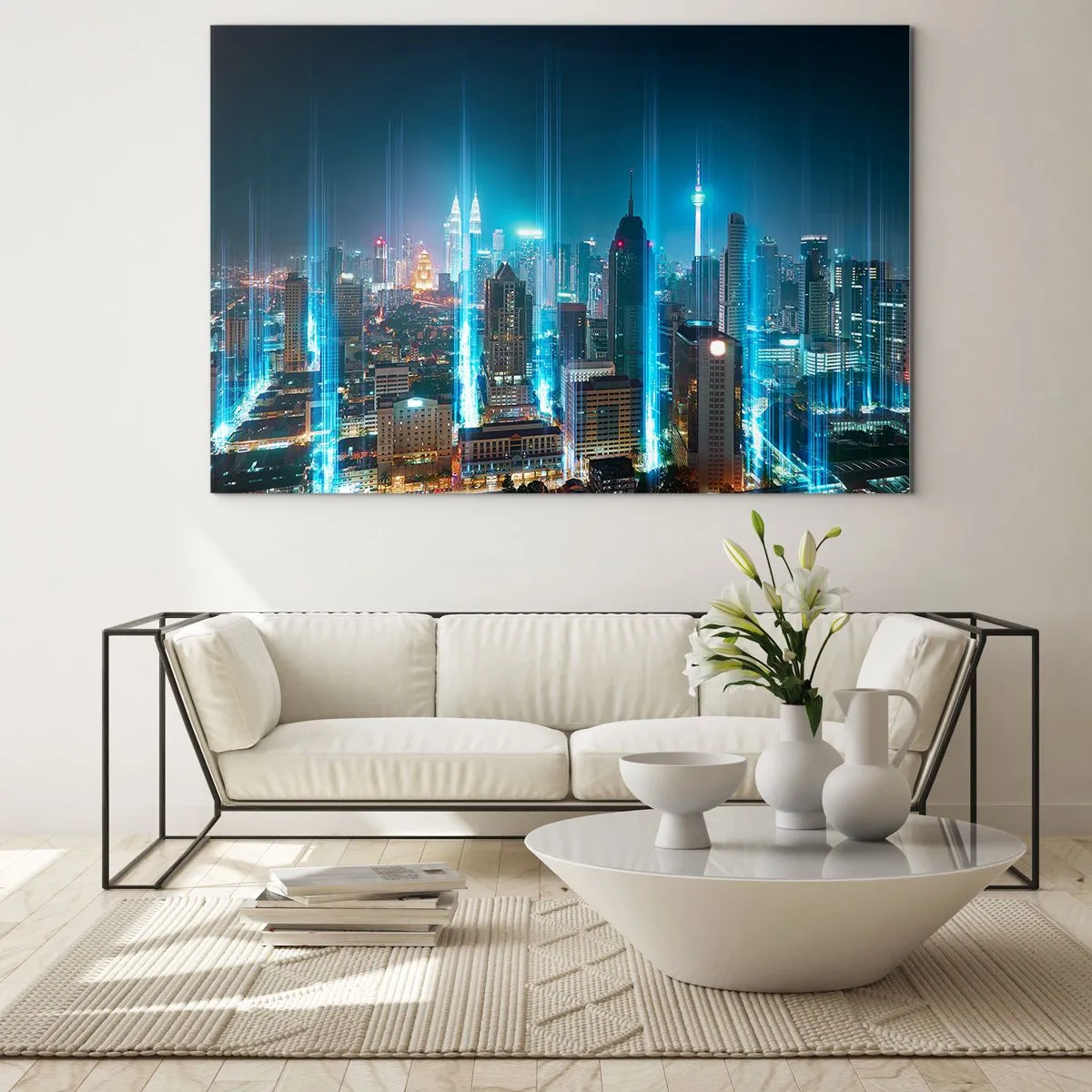 Quadro su vetro - Una città notturna con alti edifici e fasci di luce - 100x70cm - Da Berlino al cielo - Decorazione murale moderna per soggiorno e camera da letto ARTTOR