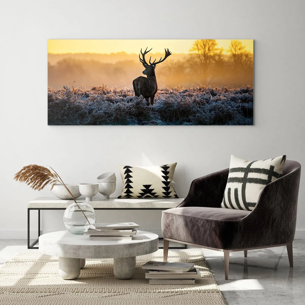 Quadro su vetro - Un cervo in una radura gelida all'alba - 160x50cm - Incoronato nelle sue terre - Decorazione murale moderna per soggiorno e camera da letto ARTTOR