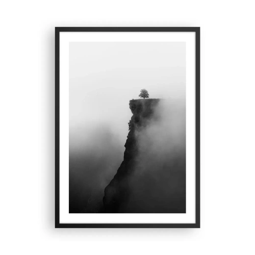 Poster in cornice nera - Un albero solitario sul bordo di una scogliera circondato dalla nebbia - 50x70cm - Al confine del mondo - Decorazione murale moderna per soggiorno e camera da letto ARTTOR