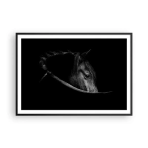 Poster in cornice nera - Ritratto in bianco e nero di un cavallo con un sottile gioco di luci e ombre su uno sfondo scuro. - 100x70cm - Il principe nero - Decorazione murale moderna per soggiorno e camera da letto ARTTOR