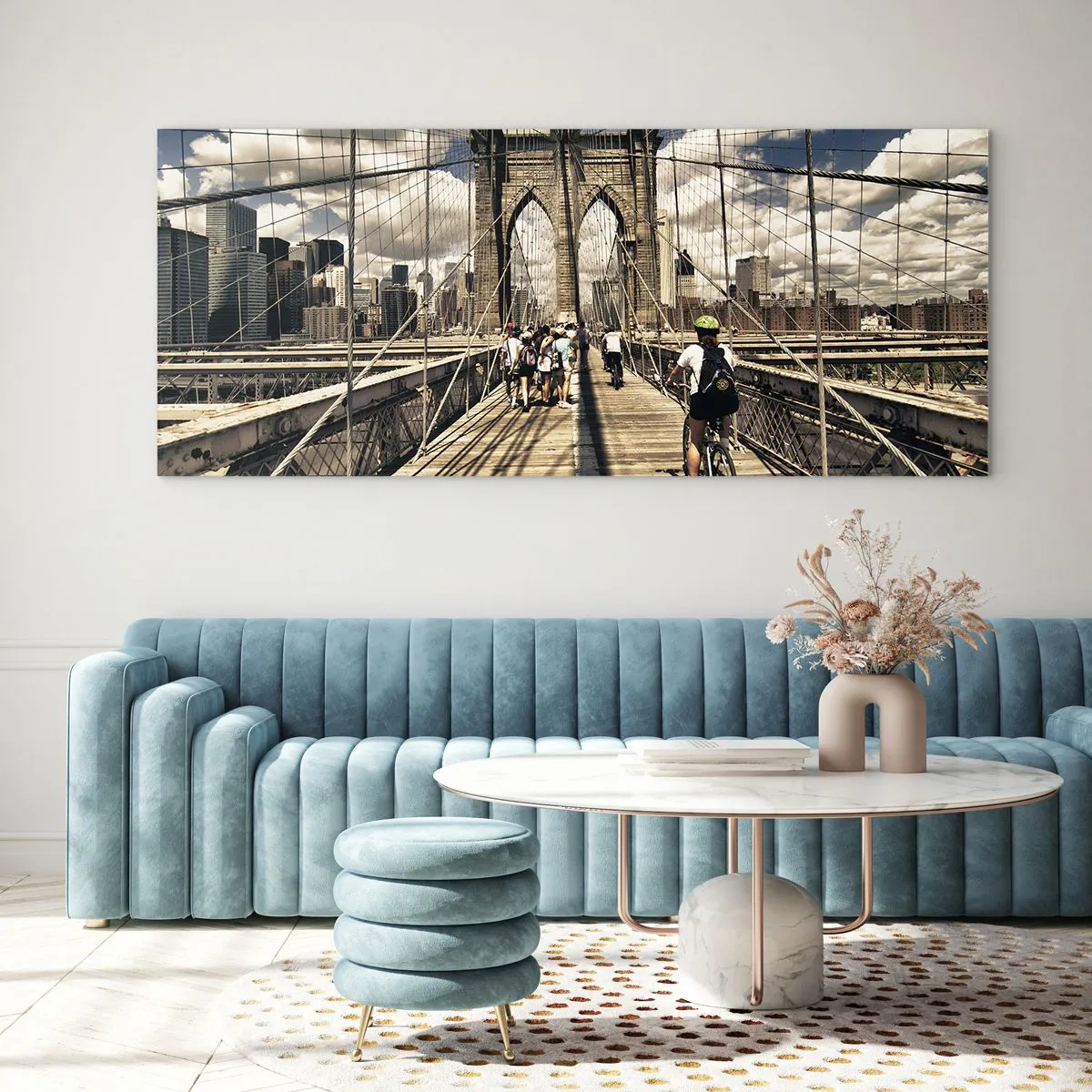 Quadro su vetro - Ponte di Brooklyn con vista su pedoni e ciclisti - 120x50cm - Dritto al cuore della città - Decorazione murale moderna per soggiorno e camera da letto ARTTOR