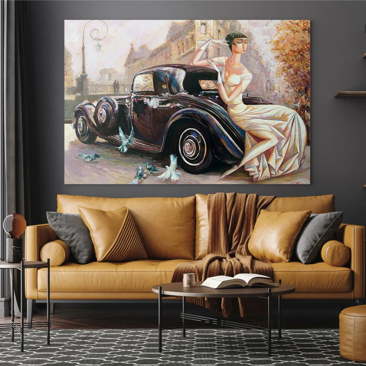Quadro su vetro - Donna elegante accanto a un'auto retrò in un contesto urbano - 100x70cm - Eleganza in stile retro - Decorazione murale moderna per soggiorno e camera da letto ARTTOR