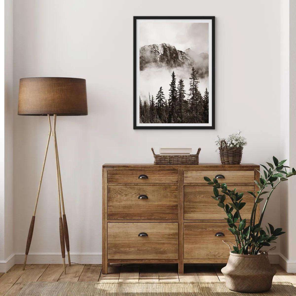 Poster in cornice nera - Paesaggio montano con alberi e nebbia - 50x70cm - Il sovrano di granito - Decorazione murale moderna per soggiorno e camera da letto ARTTOR