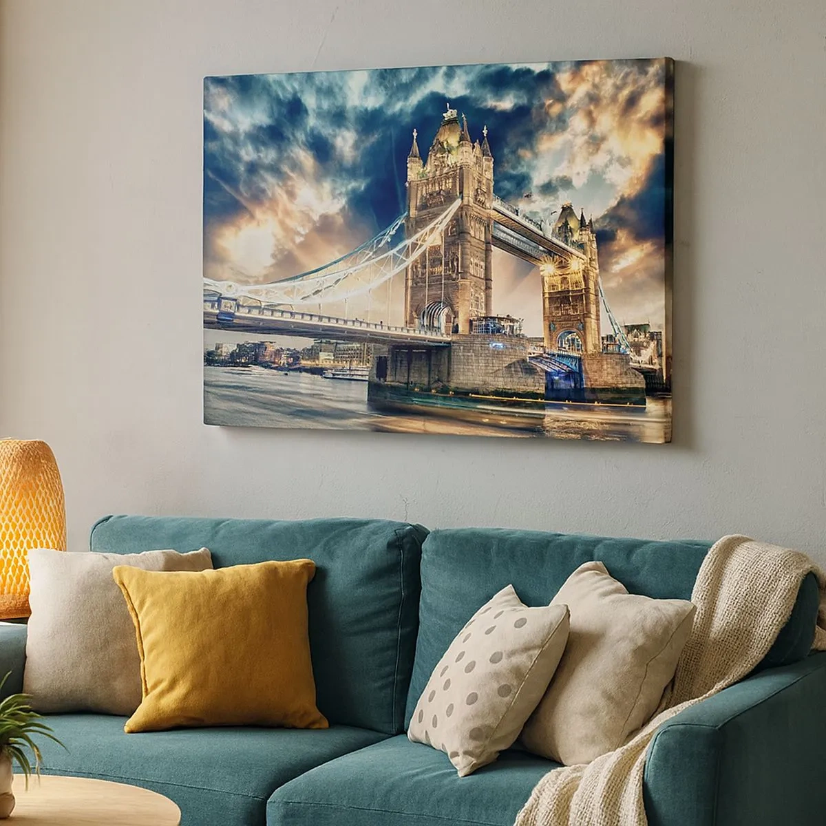 Quadro su tela - Stampe su Tela - Tower Bridge al tramonto contro un cielo dinamico - 70x50cm - Il monumento dell'impero britannico - Decorazione murale moderna per soggiorno e camera da letto ARTTOR
