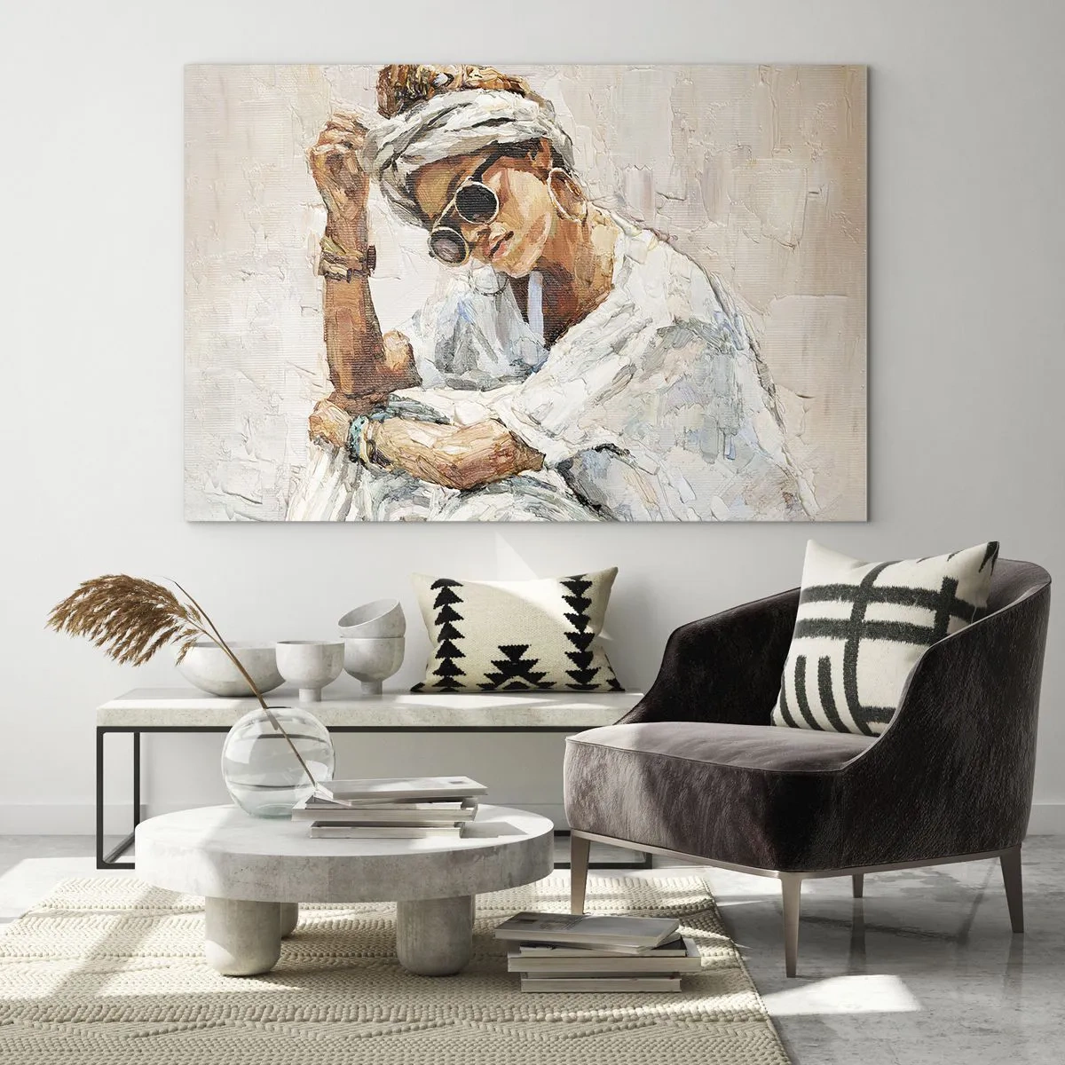 Quadro su vetro - Ritratto di donna con occhiali e turbante dipinto con una spatola - 120x80cm - Ritratto in pieno sole - Decorazione murale moderna per soggiorno e camera da letto ARTTOR