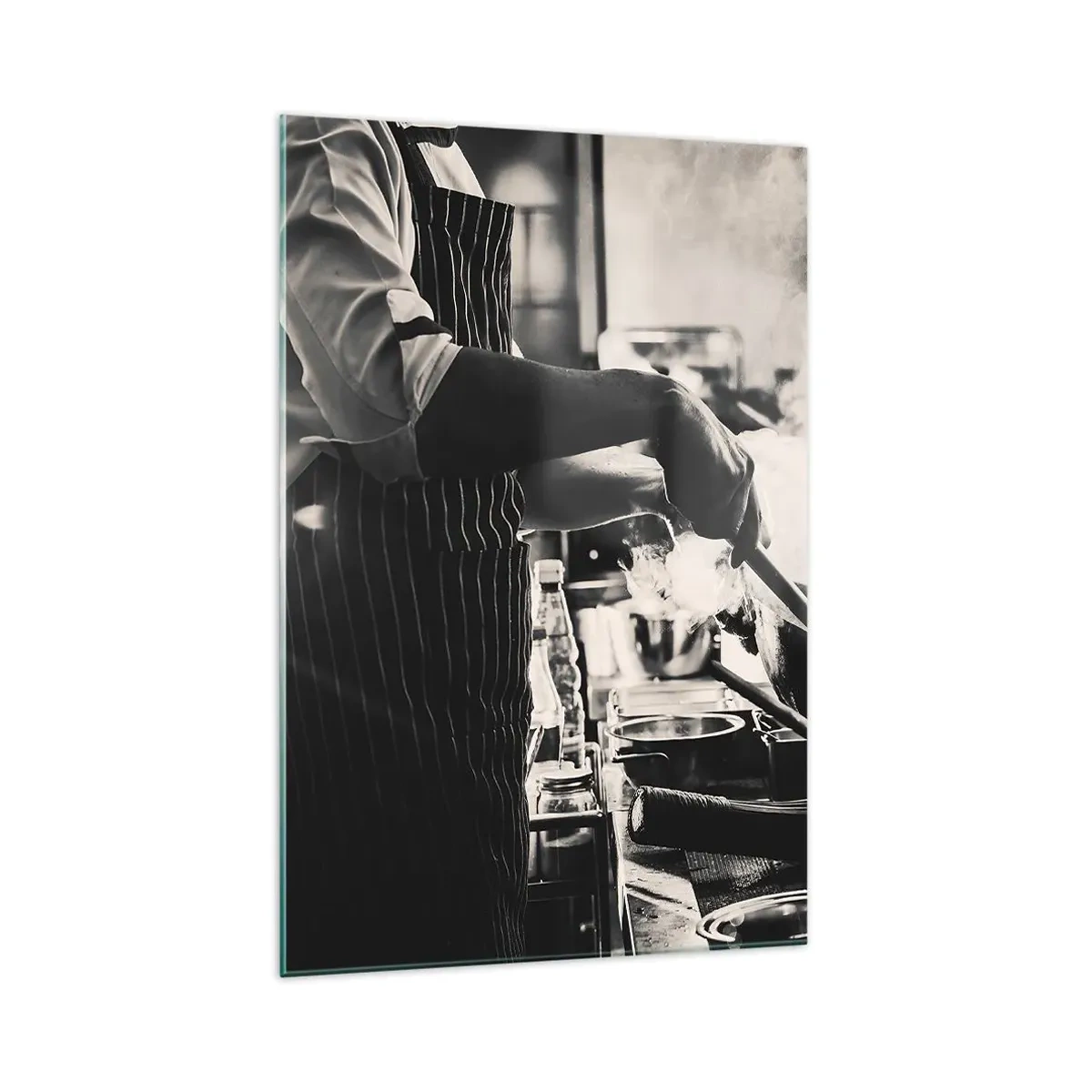 Quadro su vetro - Uno chef al lavoro in cucina con il vapore che esce da una padella - 70x100cm - L'alchimia dei sapori - Decorazione murale moderna per soggiorno e camera da letto ARTTOR