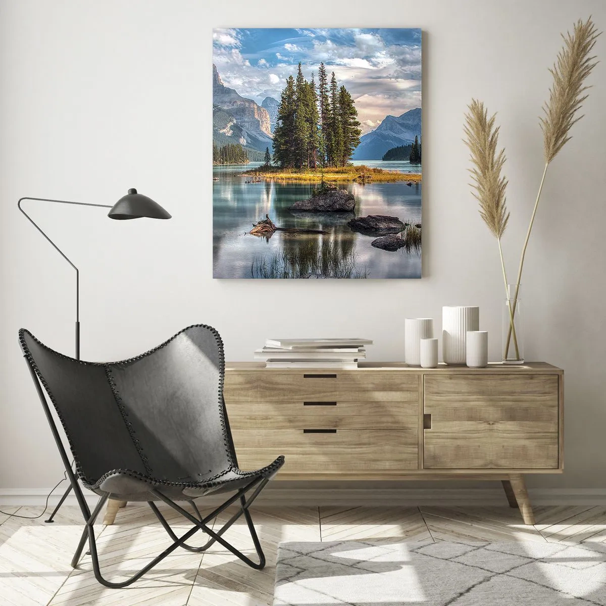 Quadro su vetro - Un paesaggio montano con un'isola circondata da un lago calmo - 70x100cm - Sulle acque grandi e limpide...  - Decorazione murale moderna per soggiorno e camera da letto ARTTOR