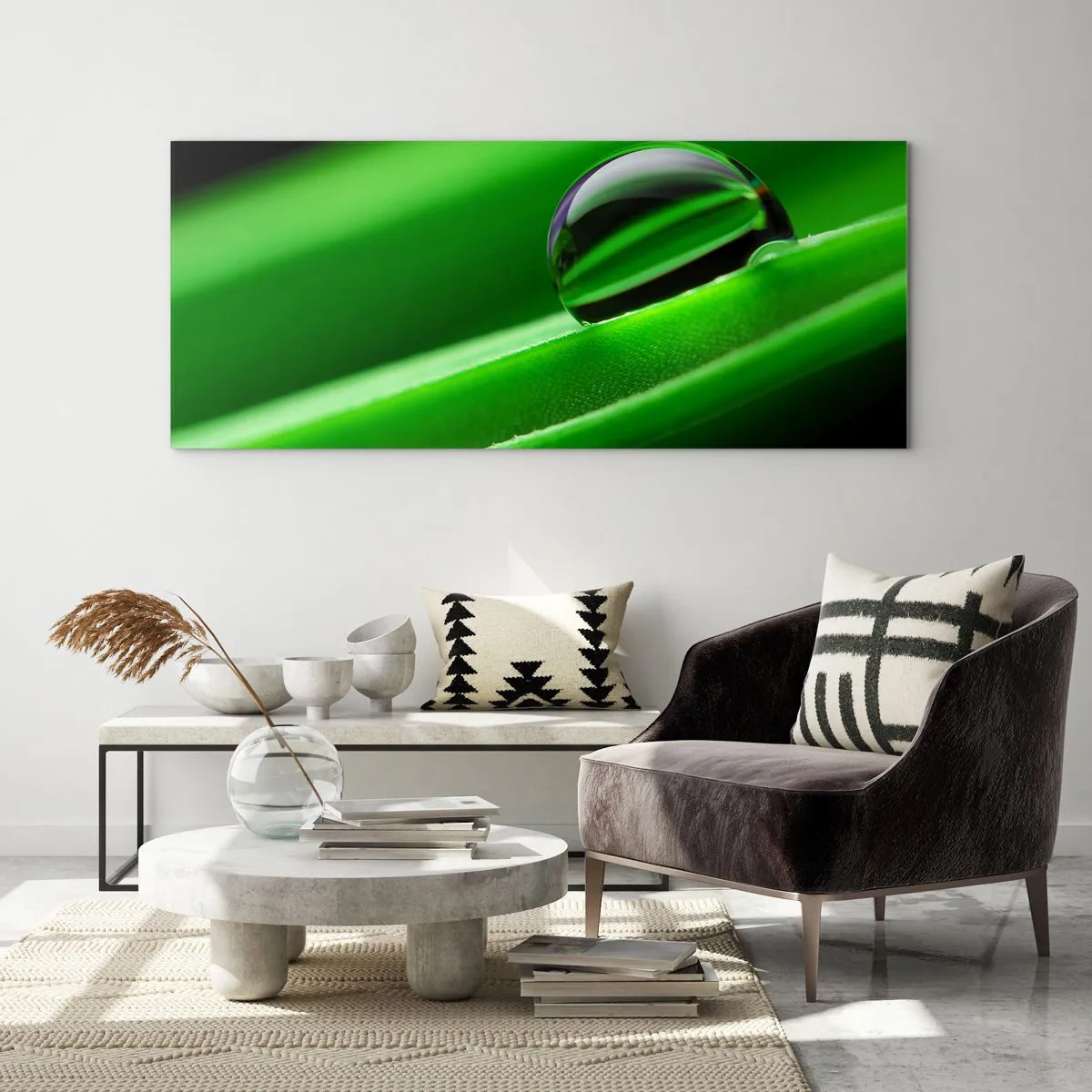 Quadro su vetro - Primo piano di una goccia di rugiada su una foglia verde - 140x50cm - La vita da vicino - Decorazione murale moderna per soggiorno e camera da letto ARTTOR