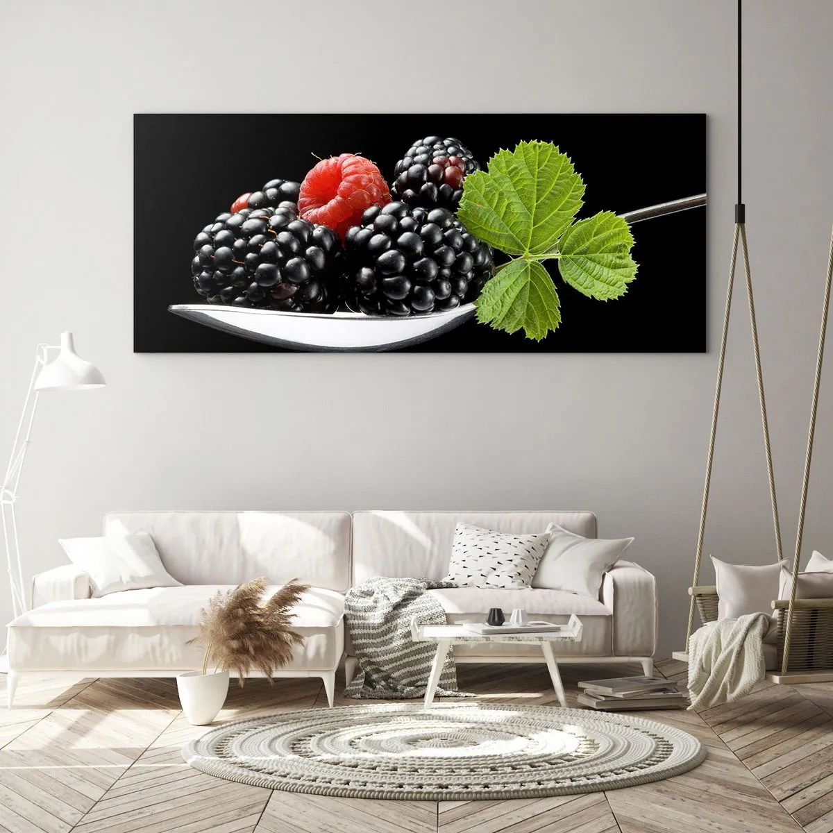 Quadro su vetro - More e lamponi su un cucchiaio con una foglia su uno sfondo nero - 120x50cm - I sapori della freschezza - Decorazione murale moderna per soggiorno e camera da letto ARTTOR