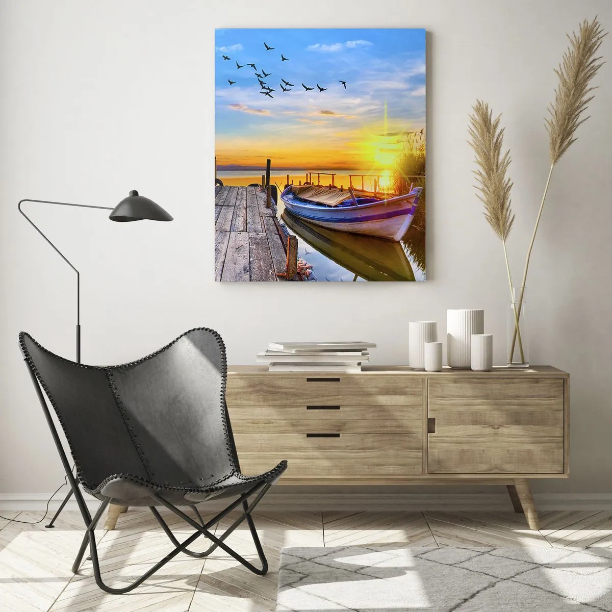 Quadro su vetro - Una barca su un molo di legno al tramonto - 70x100cm - A domani - Decorazione murale moderna per soggiorno e camera da letto ARTTOR