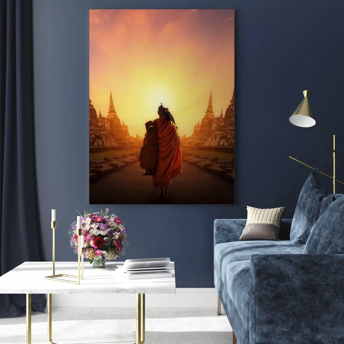 Quadro su vetro - Un monaco tra i templi al tramonto - 70x100cm - In pace per l'eternità - Decorazione murale moderna per soggiorno e camera da letto ARTTOR