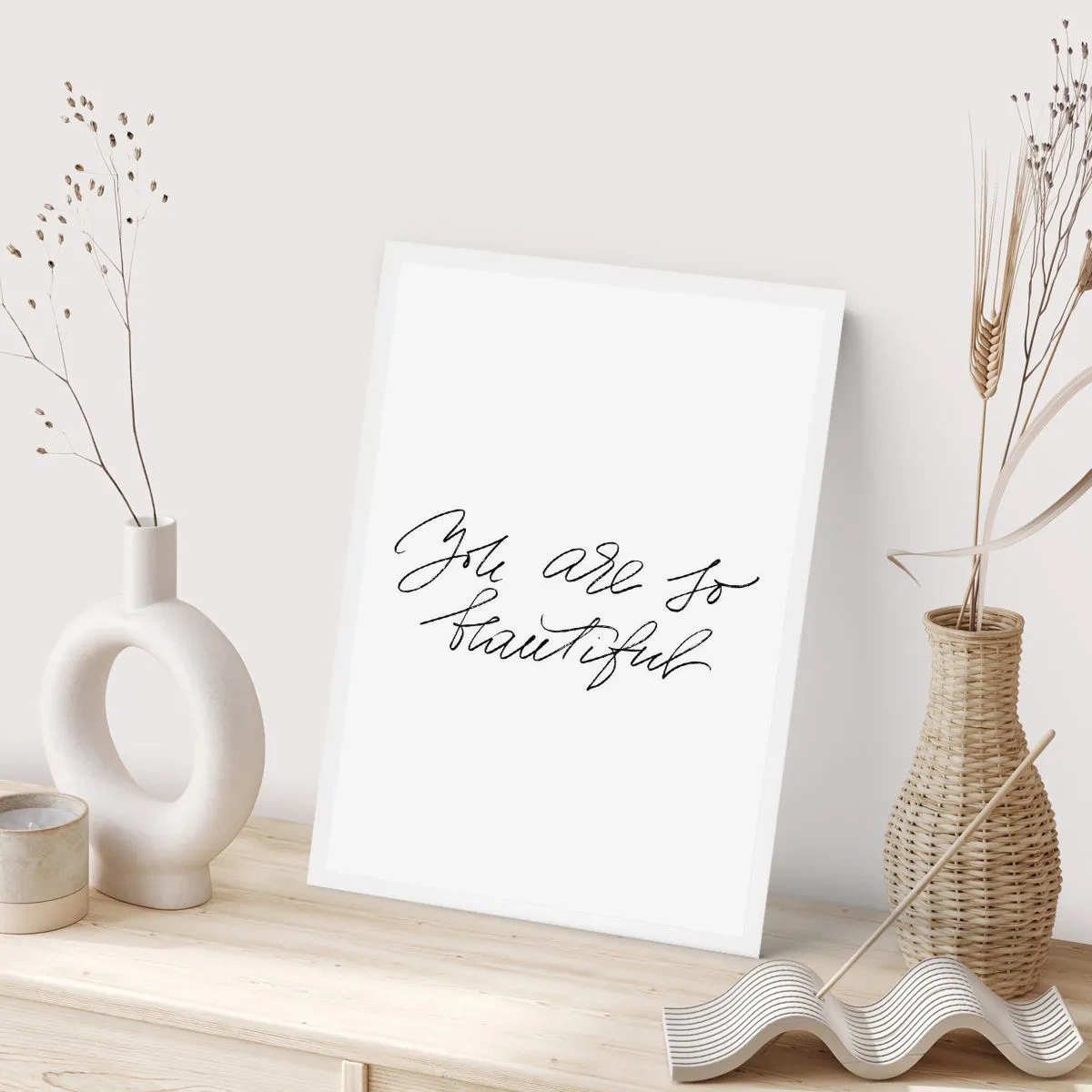 Poster - Scritta nera "Sei così bella" su sfondo bianco - 50x70cm - Davvero, credimi... - Decorazione murale moderna per soggiorno e camera da letto ARTTOR