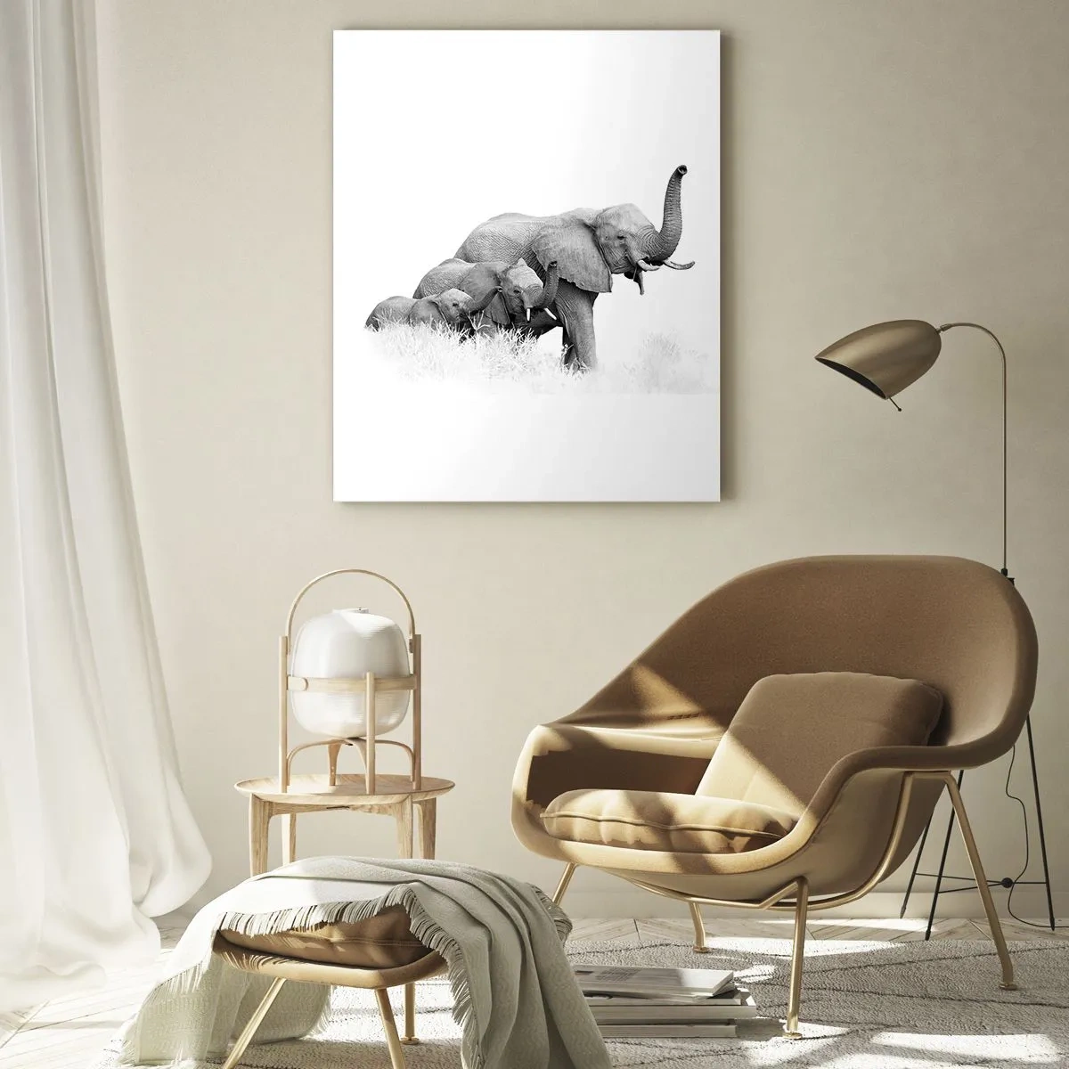 Quadro su vetro - Una famiglia di elefanti sullo sfondo di un paesaggio africano in bianco e nero. - 80x120cm - Uno, due, tre - Decorazione murale moderna per soggiorno e camera da letto ARTTOR