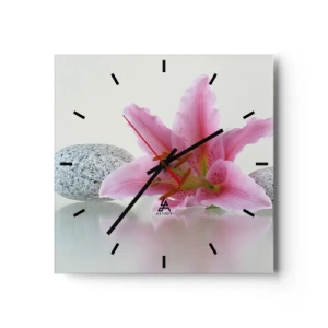 Orologio da parete - Orologio in Vetro - Fiore di giglio rosa con pietre su sfondo chiaro - 30x30cm - Studio in rosa, grigio e bianco - Decorazione murale moderna per soggiorno e camera da letto ARTTOR