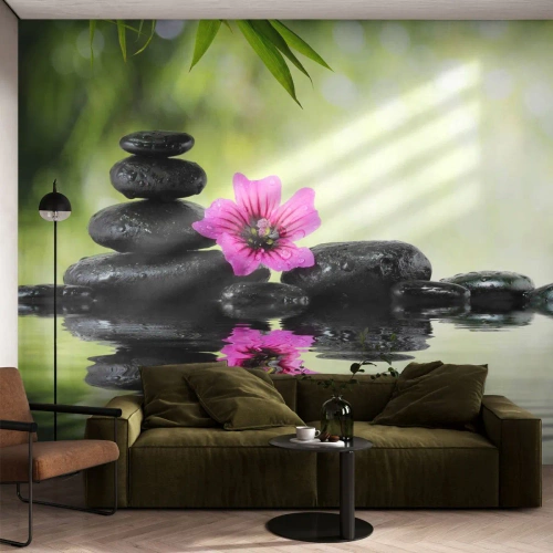Fotomurali Premium Sand - Pietre zen con un fiore rosa sull'acqua - 100x70cm - Tempo per l'anima - Decorazione murale moderna per soggiorno e camera da letto ARTTOR
