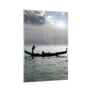 Quadro su vetro - Una gondola scivola sulle acque di Venezia in una mattina nebbiosa, sovrastando la città. - 80x120cm - Città magica di acqua e nebbia - Decorazione murale moderna per soggiorno e camera da letto ARTTOR