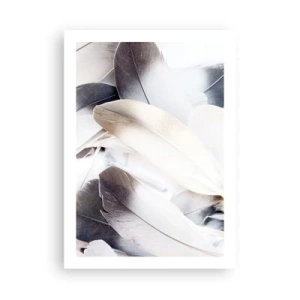 Poster - Piume delicate in una composizione luminosa e minimalista - 50x70cm - Quasi angeliche - Decorazione murale moderna per soggiorno e camera da letto ARTTOR