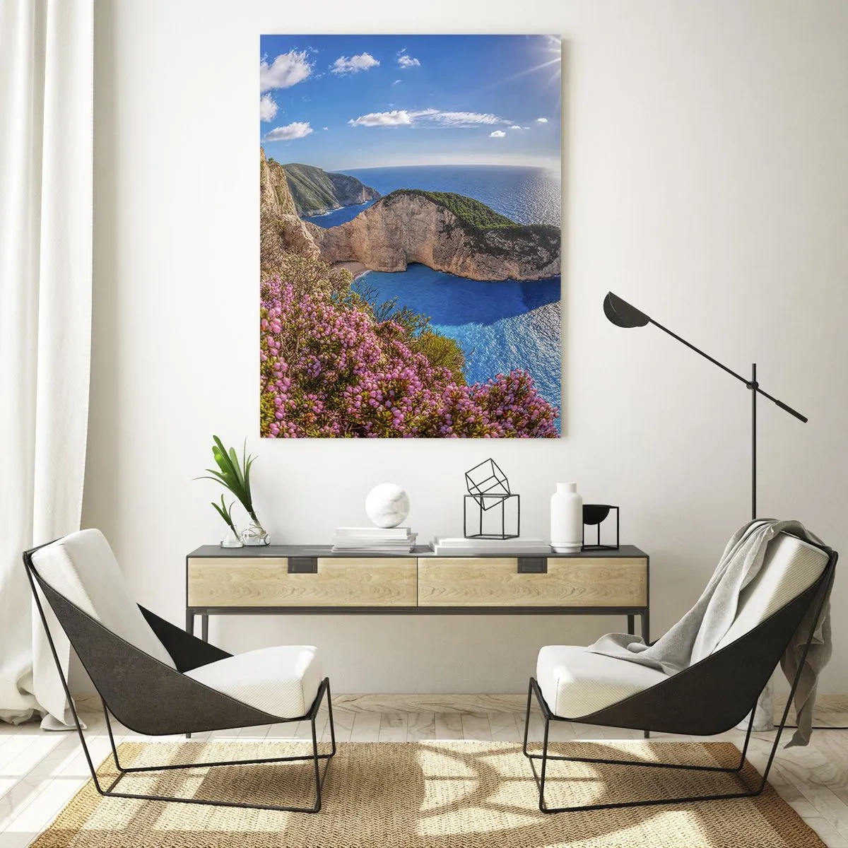 Quadro su vetro - Una scogliera con fiori, un mare turchese e un soleggiato paesaggio greco - 80x120cm - Le mie grosse vacanze greche - Decorazione murale moderna per soggiorno e camera da letto ARTTOR