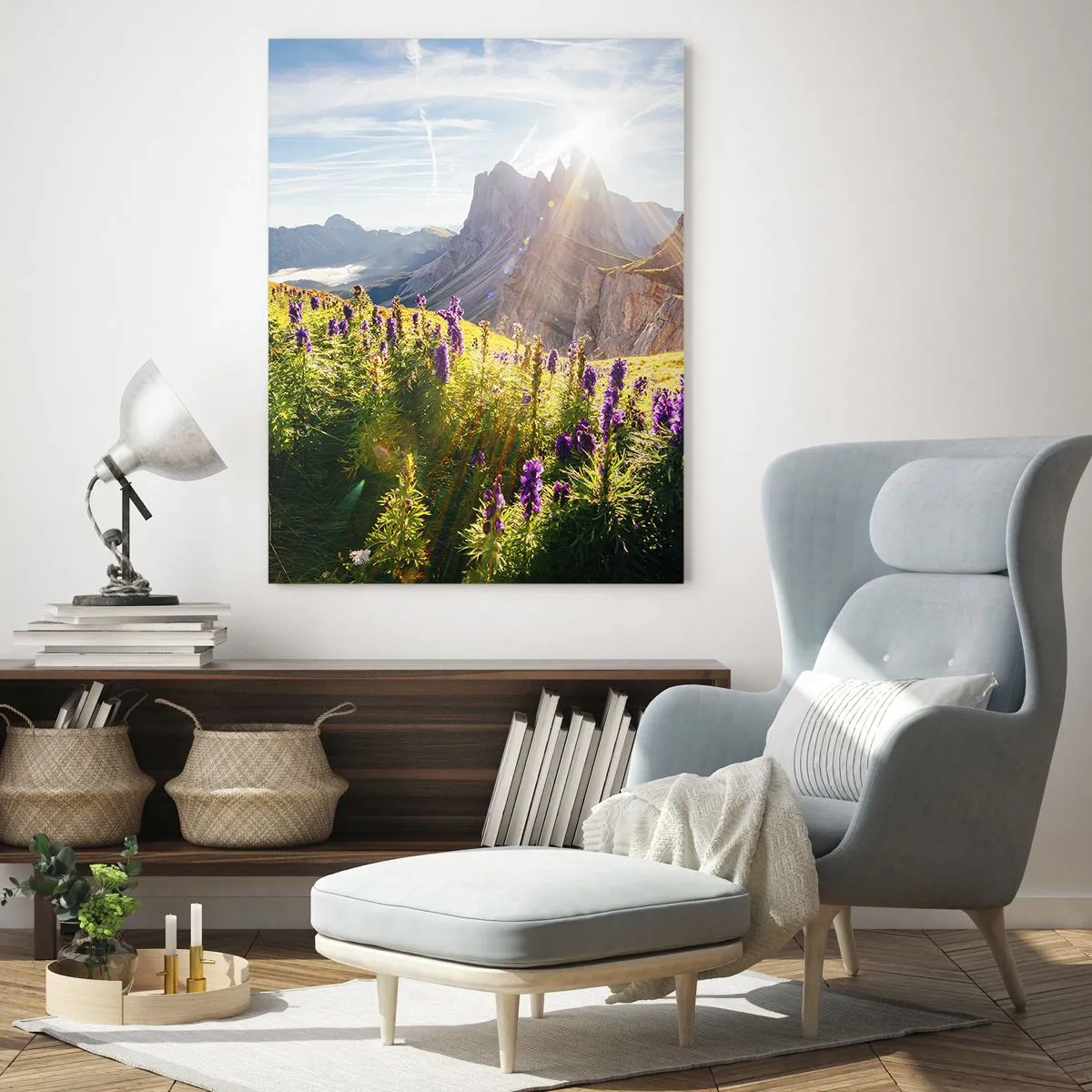 Quadro su vetro - Paesaggio montano con fiori alla luce del sole nascente - 80x120cm - La vita segreta delle erbe - Decorazione murale moderna per soggiorno e camera da letto ARTTOR