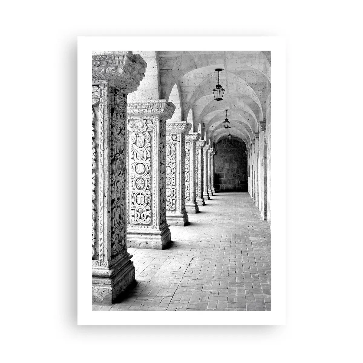 Poster - Una fotografia in bianco e nero di un chiostro storico con colonne - 50x70cm - Dove porterà? - Decorazione murale moderna per soggiorno e camera da letto ARTTOR