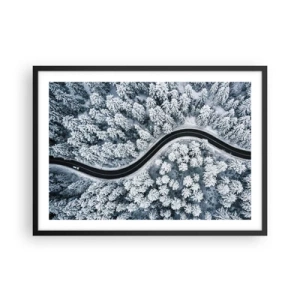 Poster in cornice nera - Una vista a volo d'uccello di una strada tortuosa in una foresta invernale - 70x50cm - Attraverso il bosco invernale - Decorazione murale moderna per soggiorno e camera da letto ARTTOR