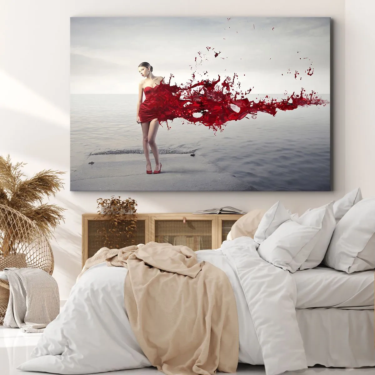 Quadro su tela - Stampe su Tela - Una donna in abito rosso in una composizione artistica in riva all'acqua - 120x80cm - Appassionata come lo scarlatto - Decorazione murale moderna per soggiorno e camera da letto ARTTOR