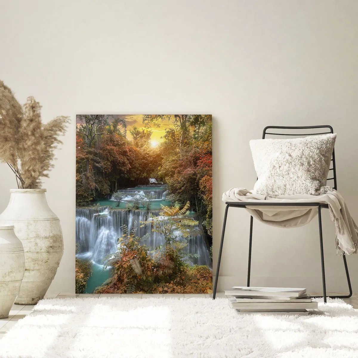 Quadro su vetro - Una pittoresca cascata circondata da una foresta autunnale al tramonto - 50x70cm - Il tesoro nascosto nel bosco - Decorazione murale moderna per soggiorno e camera da letto ARTTOR
