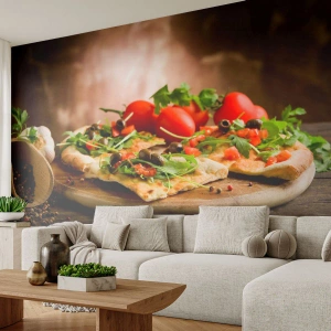 Fotomurali Premium Canvas - Pizza con verdure su tagliere di legno in stile rustico - 100x70cm - Direttamente dal forno e dal giardino - Decorazione murale moderna per soggiorno e camera da letto ARTTOR