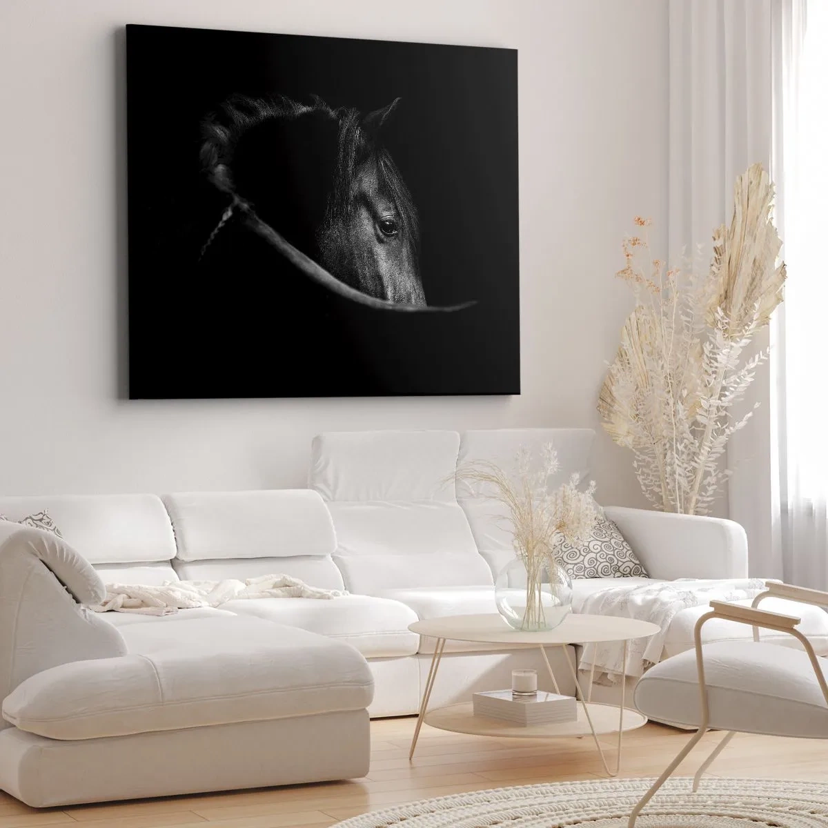 Quadro su tela - Stampe su Tela - Ritratto in bianco e nero di un cavallo con un sottile gioco di luci e ombre su uno sfondo scuro. - 70x50cm - Il principe nero - Decorazione murale moderna per soggiorno e camera da letto ARTTOR