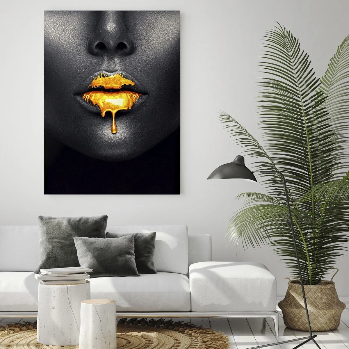 Quadro su vetro - Ritratto in nero e oro di una donna con labbra lucide - 50x70cm - Boccadoro - Decorazione murale moderna per soggiorno e camera da letto ARTTOR