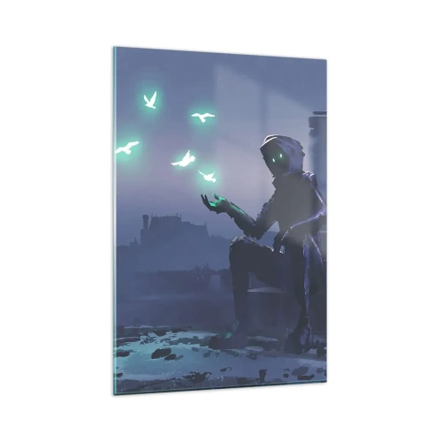 Quadro su vetro - Una figura incappucciata con uccelli magici sullo sfondo di una città - 80x120cm - La vita ritorna - Decorazione murale moderna per soggiorno e camera da letto ARTTOR