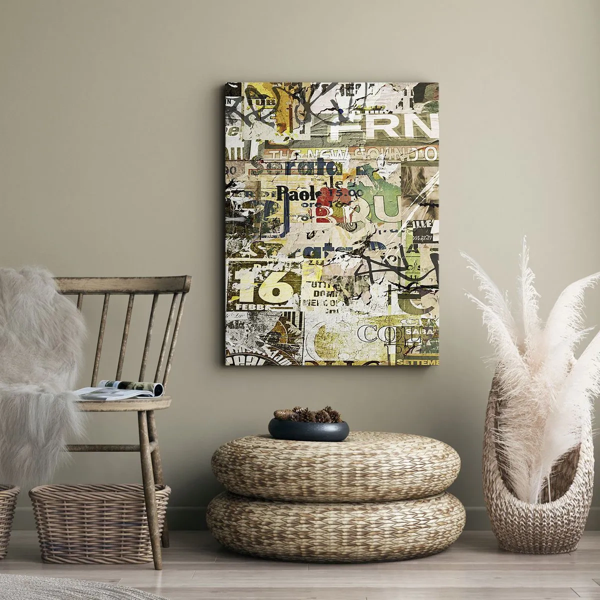 Quadro su tela - Stampe su Tela - Un collage di frammenti di giornali e manifesti in stile artistico. - 50x70cm - Qualcosa sta succedendo… - Decorazione murale moderna per soggiorno e camera da letto ARTTOR