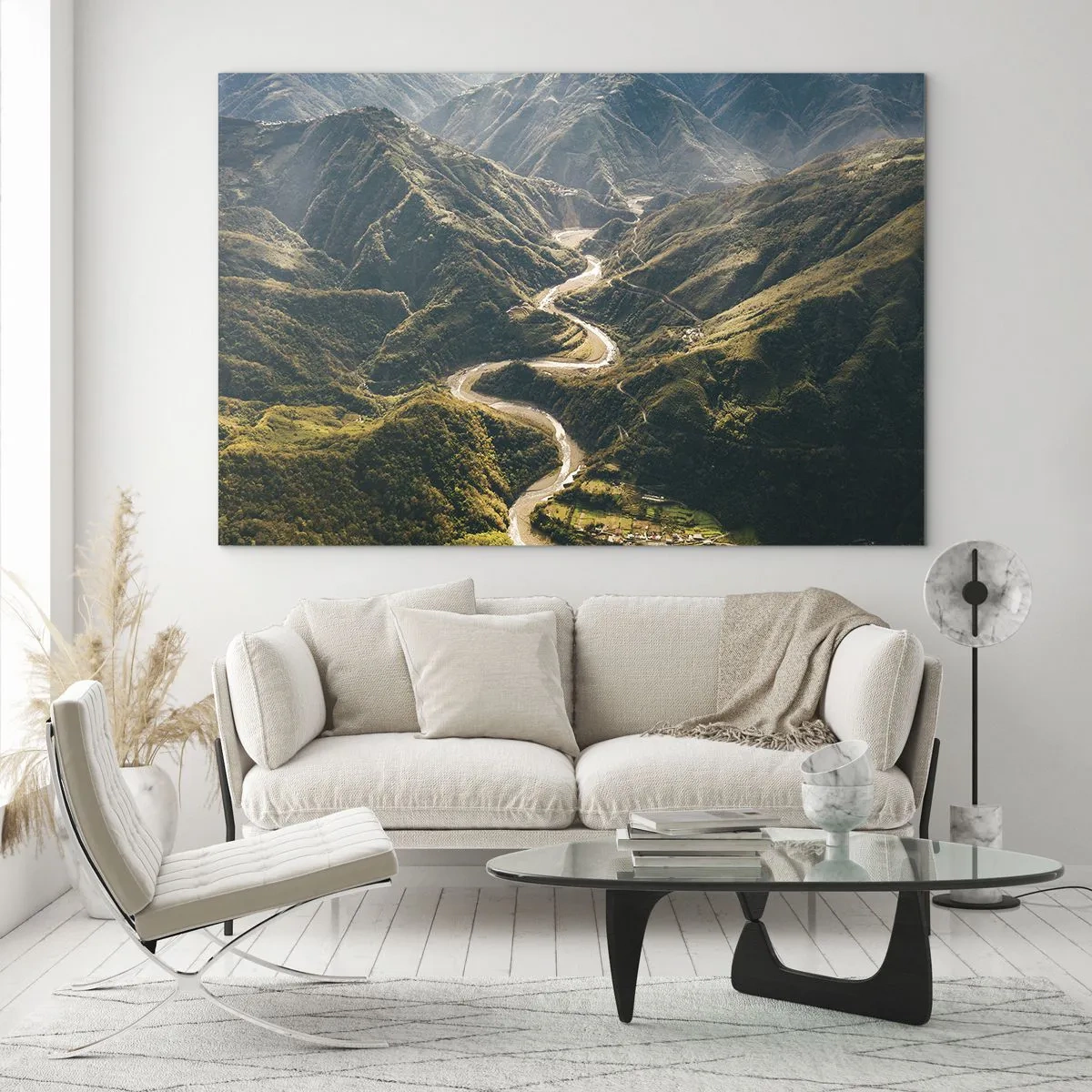 Quadro su vetro - Una strada tortuosa che si snoda attraverso verdi valli montane - 70x50cm - Direttamente dal cuore dei monti - Decorazione murale moderna per soggiorno e camera da letto ARTTOR