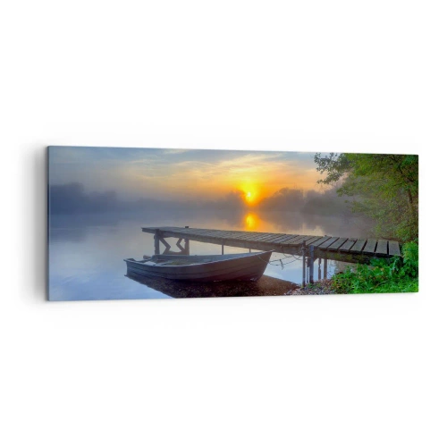 Quadro su tela - Stampe su Tela - Un molo sul lago all'alba con una barca sulla riva - 140x50cm - Come la normalità diventa magica - Decorazione murale moderna per soggiorno e camera da letto ARTTOR