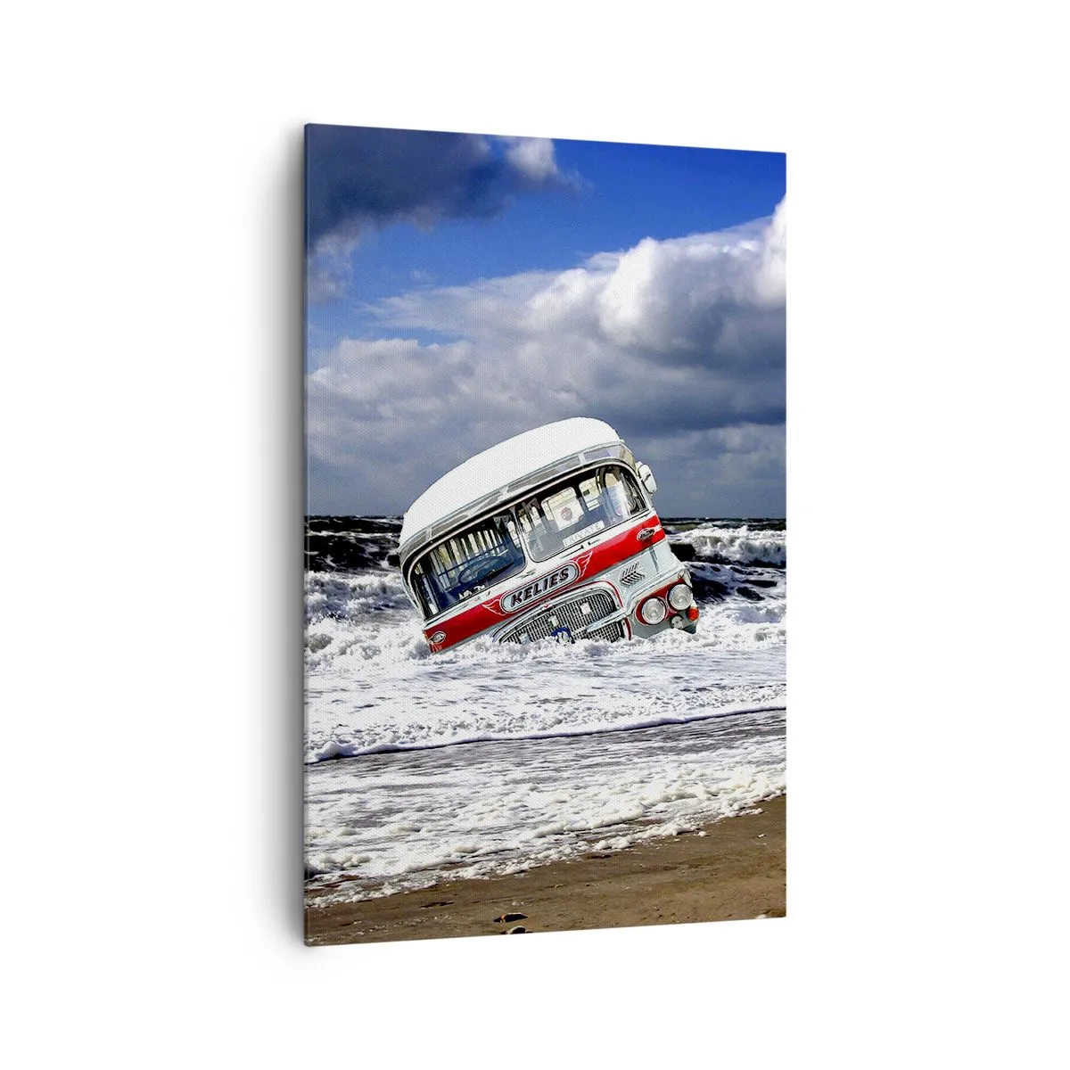 Quadro su tela - Stampe su Tela - Un autobus affondato sulla spiaggia tra onde e mare mosso - 80x120cm - Ti meravigli? - Decorazione murale moderna per soggiorno e camera da letto ARTTOR