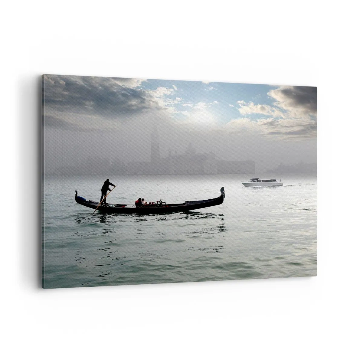 Quadro su tela - Stampe su Tela - Una gondola scivola sulle acque di Venezia in una mattina nebbiosa, sovrastando la città. - 100x70cm - Città magica di acqua e nebbia - Decorazione murale moderna per soggiorno e camera da letto ARTTOR